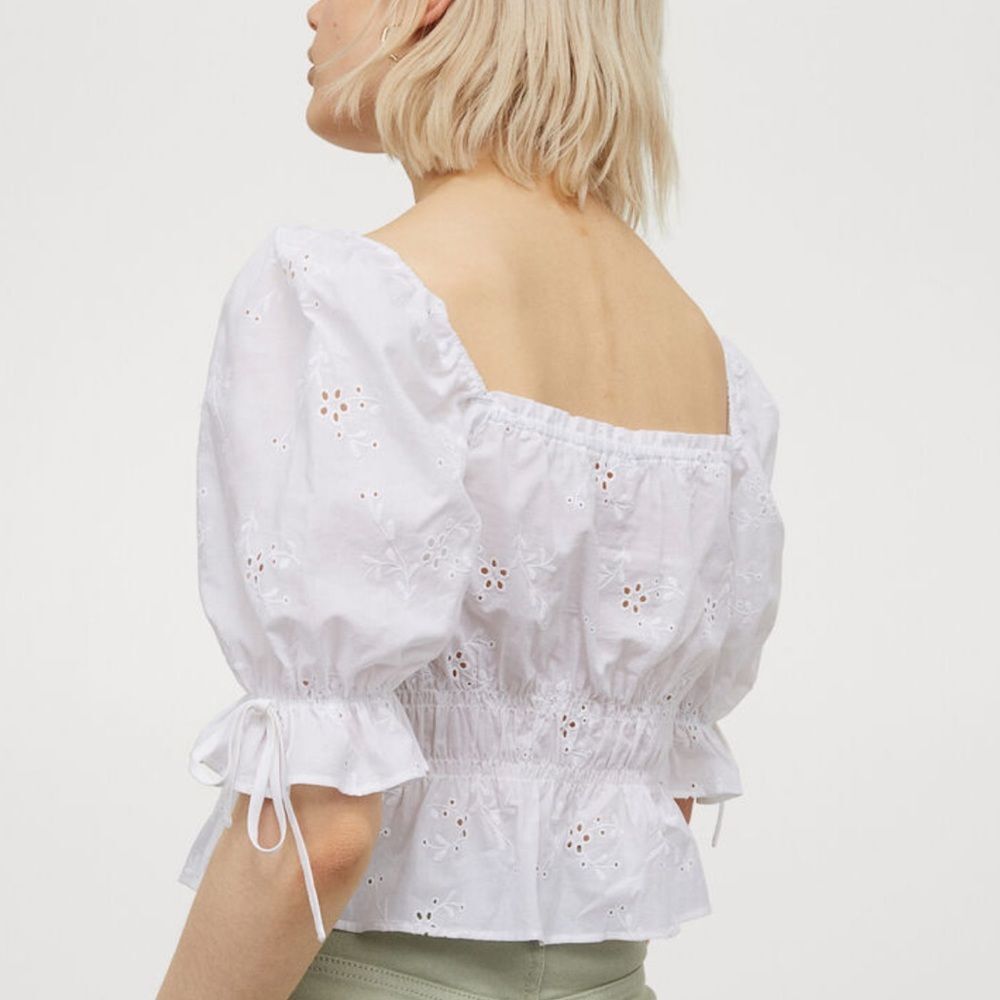 H&M White Puff-sleeved Blouse Size M